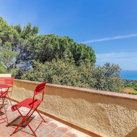 Provencale Face A La Villa